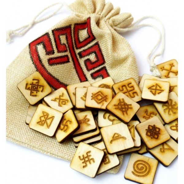 Набір дерев'яних рун для ворожіння з анотацією "Слов' янські руни"