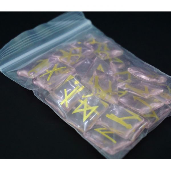 Набір рун для ворожіння Рожевий кварц полімерний